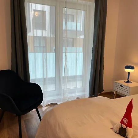 Urban Glow, 2 Bedroom Cosy - Coresi Mall Apartment