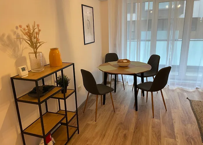 Urban Glow, 2 Bedroom Cosy - Coresi Mall