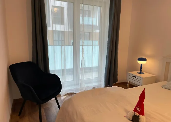 Urban Glow, 2 Bedroom Cosy - Coresi Mall Apartment